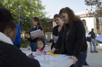 Silvia Pocasangra, her daughter Silvia Flores and granddaughter Genesis Flores being the enrollment process. 