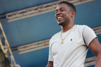Kendrick Lamar smiles on a 2012 soundset| Oz Futura, Flickr Creative Commons